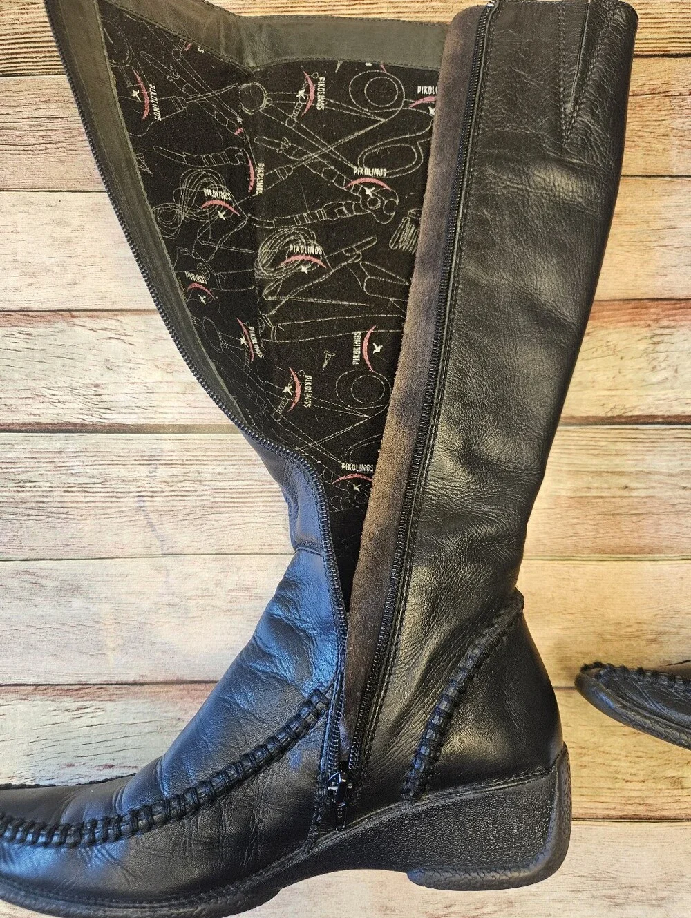 Pikolinos black leather knee-high boot